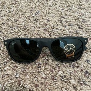 Ray-ban new wayfarer-rubber black